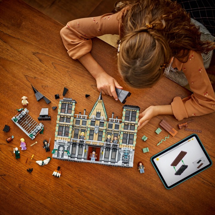 76453_Lifestyle_build_crop